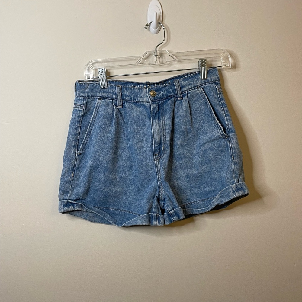 American Eagle Medium Wash Mom Short Pleated Cuffed